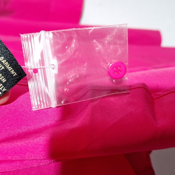 New!!  DG2 by Diane Gilman  Size small blouse. - Picture 9 of 10